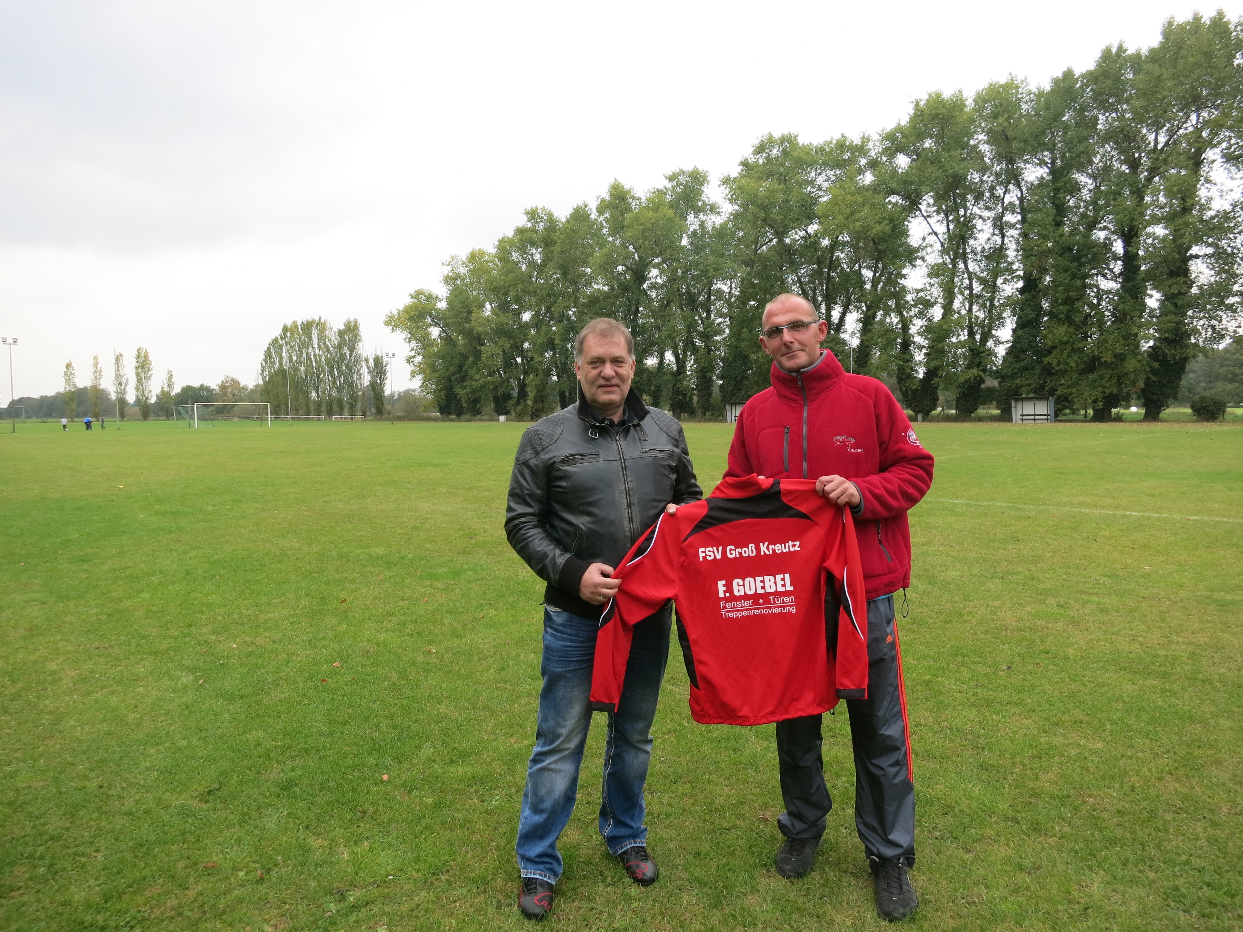 FSV I – F. GOEBEL sponsert neue Trainingsanzüge